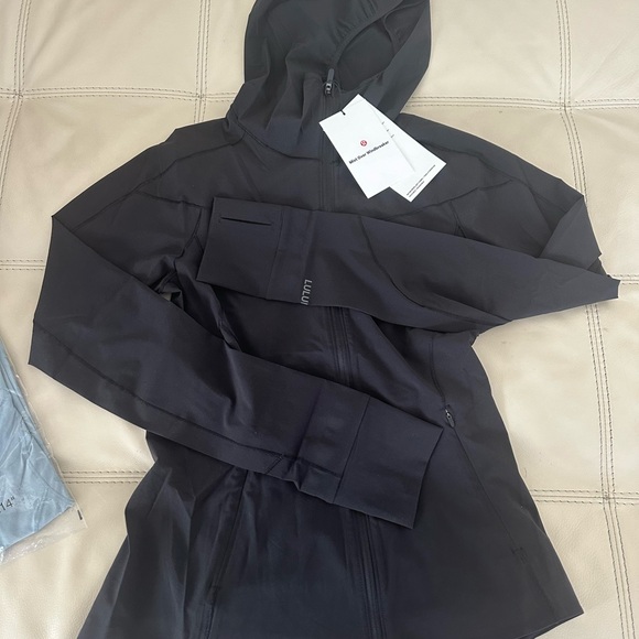 Brand new, size 6 in blue and size 4 in black - Picture 4 of 4